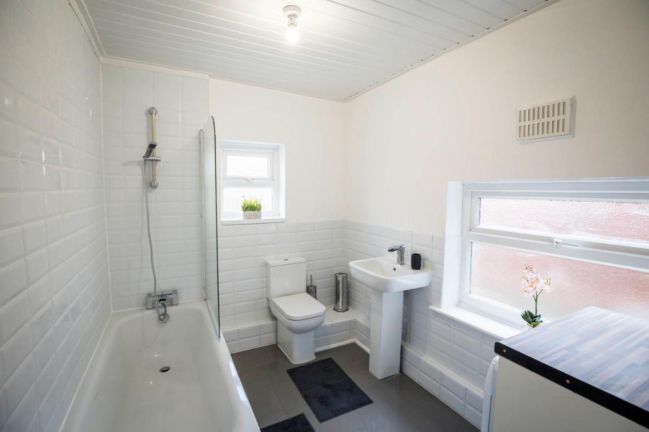 Spacious, Modern 4 Bed House Close To City Centreチェスター エクステリア 写真